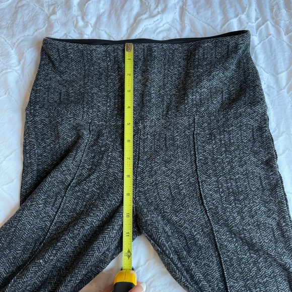 Lysse Flare Leggings Black Chevron Patterned With Seam Down Leg - Picture 5 of 6